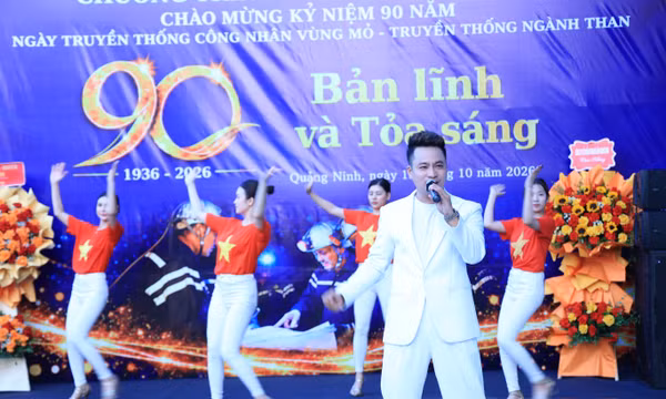 Công bố tác phẩm với chủ đề “90 năm - Bản lĩnh và tỏa sáng”