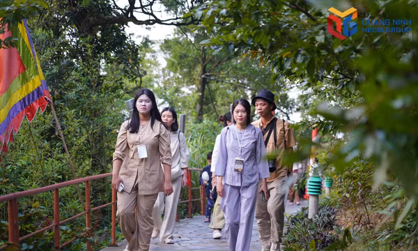 Làng thiền Ngoạ Vân làm du lịch