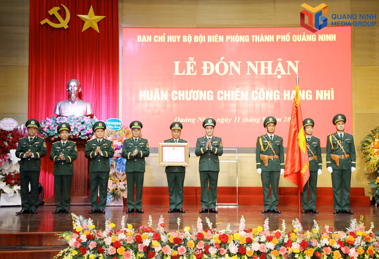 bqn_tr_119-huan-chuong-trung-tuong-tang.jpg