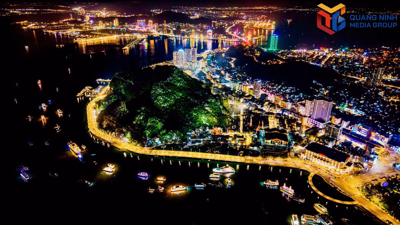 bqn_tr_toan-canh-ha-long.jpg