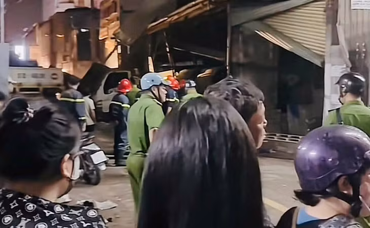 Hiện trường vụ nổ lớn ở TPHCM. Ảnh: Đông Hoàng