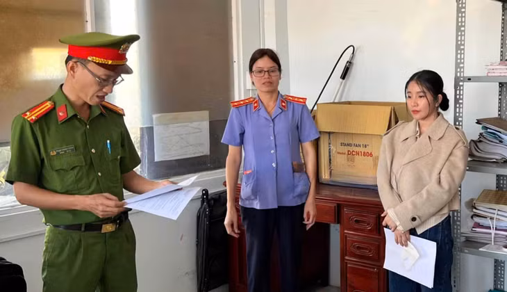 Cơ quan Cảnh sát điều tra Công an tỉnh Bình Dương khởi tố bị can, lệnh bắt bị can để tạm giam đối với Nguyễn Giang Vũ Vi. Ảnh: Công an Bình Dương
