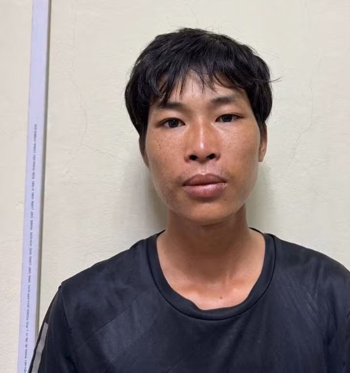 Công an huyện Thủy Nguyên bắt giữ Vì Văn Quyết. Ảnh: Công an TP Hải Phòng
