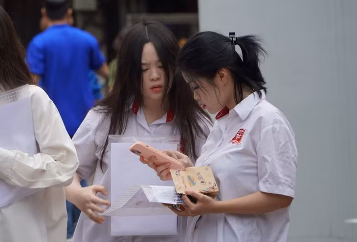 Lứa học sinh đầu tiên thi tốt nghiệp và xét tuyển đại học theo chương trình mới không khỏi lo lắng trước nhiều thay đổi. Ảnh: Vân Trang