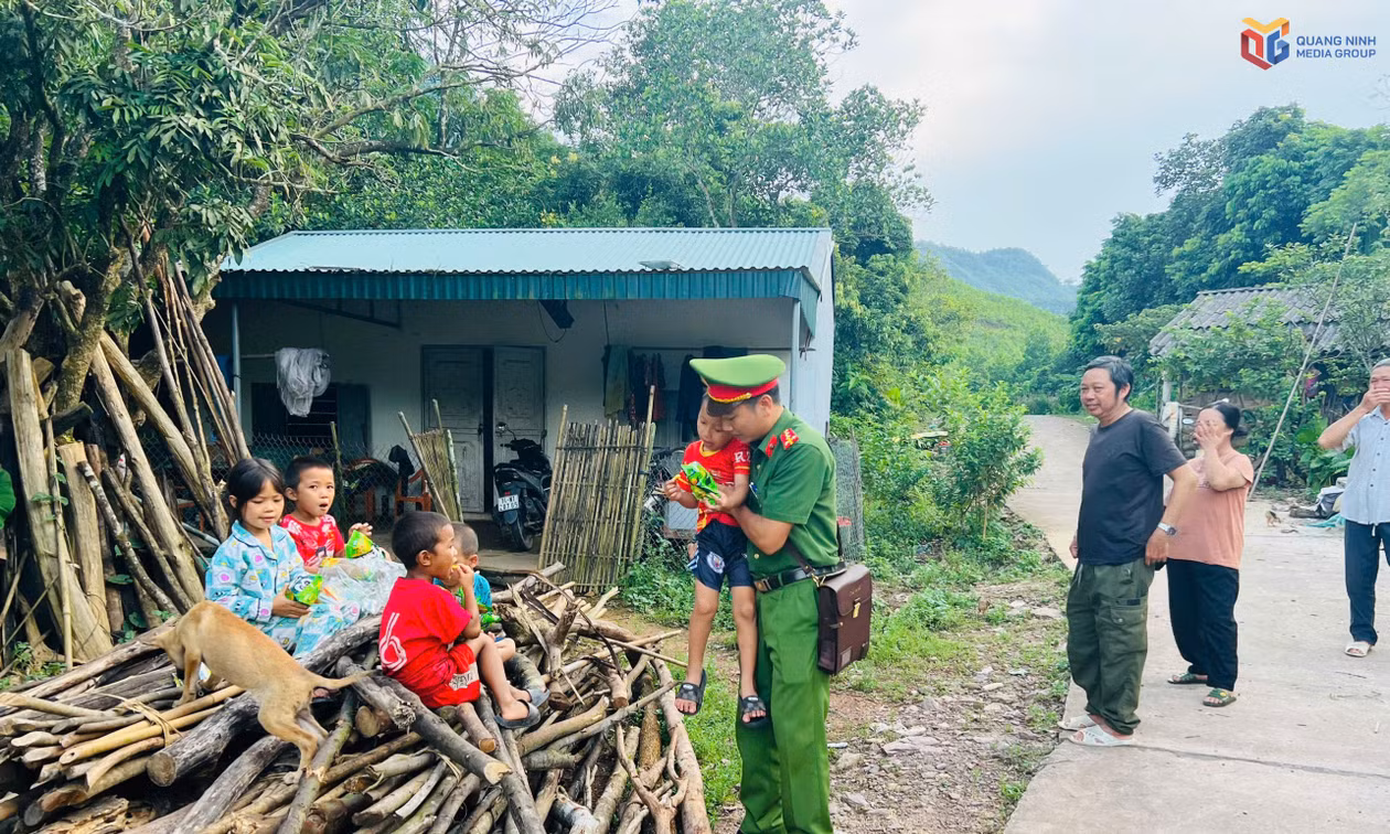 Học và làm theo Bác từ giữ vững “Thế trận lòng dân” của lực lượng công an cơ sở