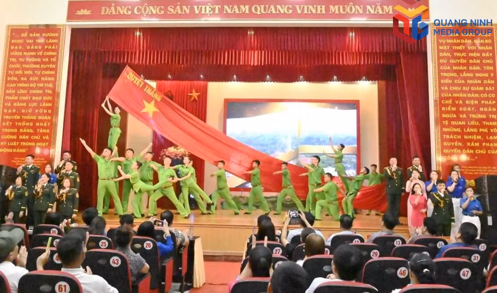 bqn_tr_buoi-tuyen-truyen-phap-luat-duoi-hinh-thuc-san-khau-hoa-do-ban-chi-huy-bdbp-tinh-phoi-hop-voi-phuong-ha-an-to-chuc-5939.jpg