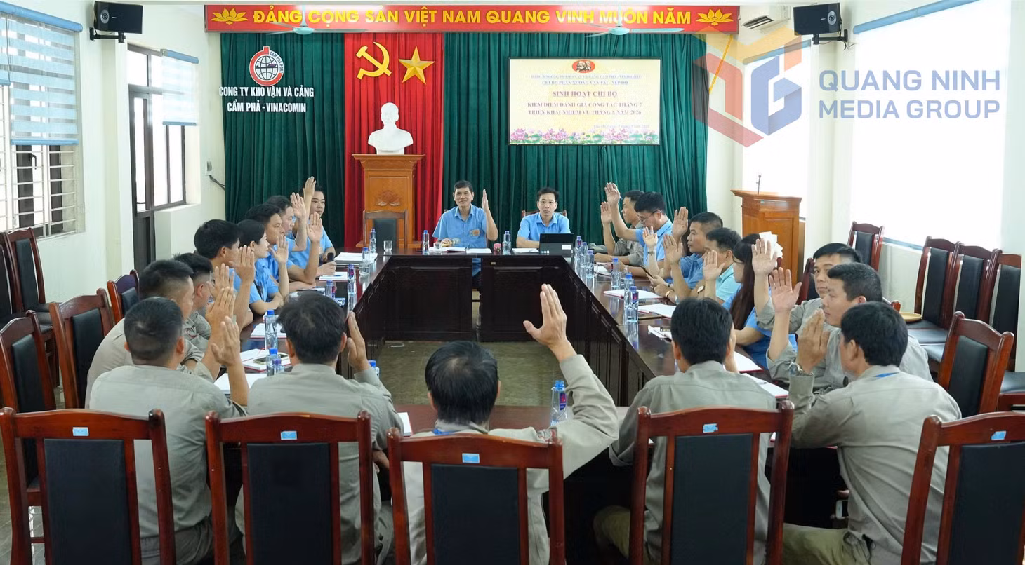 3chi-bo-la-mot-tap-the-doan-ket-duong-loi-cua-dang-luon-sang-roi-trong-tim-moi-nguoi-thuy-thu-de-ho-luon-quyet-chi-dong-long-bien-nhiem-vu-noi-dau-song-ngon-gio-thanh-vinh-quang.jpg