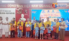 Trao quà Trung thu cho bệnh nhi và bệnh nhân nặng
