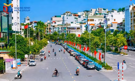 Quảng Ninh tổ chức xem truyền hình trực tiếp phiên họp Quốc hội thông qua nghị quyết thành lập thành phố Quảng Ninh