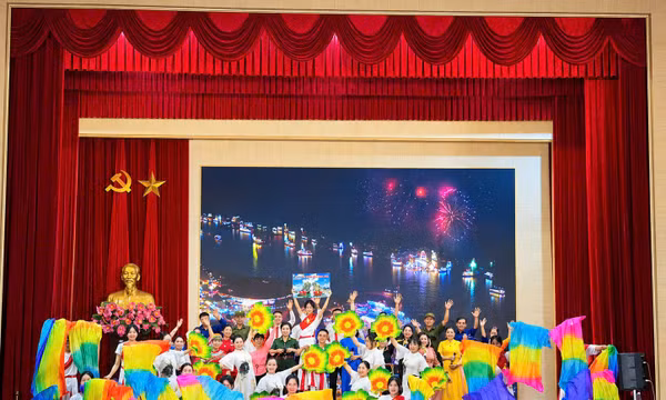 Liên hoan tiếng hát khu dân cư phường Hà Tu