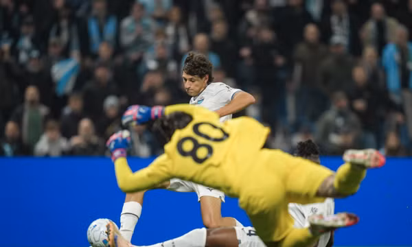 Romano ghi bàn đầu tiên cho Lazio