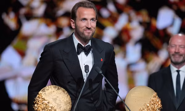 Harry Kane trở thành cầu thủ Anh đầu tiên sau 25 năm giành Quả bóng Vàng
