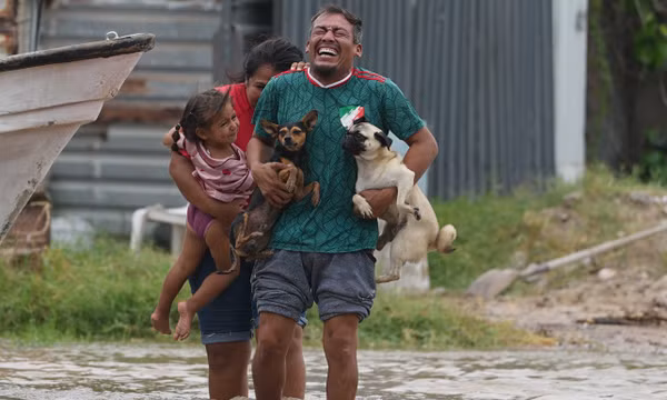 Bão Polo áp sát Mexico, gió mạnh và ngập lụt tại nhiều khu vực
