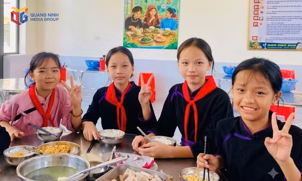Từ Nghị quyết mang tính đột phá đến nụ cười của học sinh vùng cao