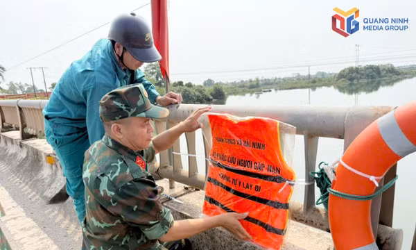 Ban CHQS xã Hải Ninh bố trí phương tiện cứu hộ tại các điểm xung yếu