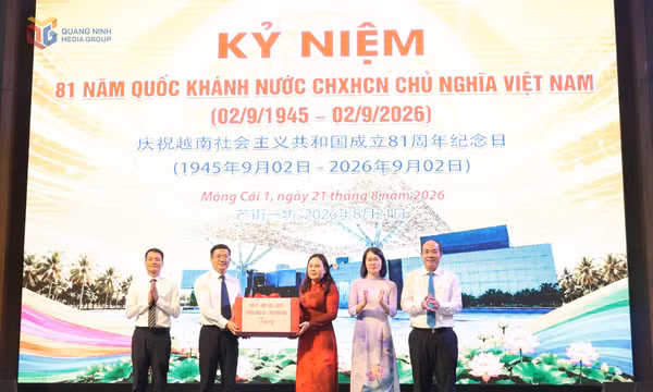 Đoàn đại biểu Thành ủy, Chính quyền nhân dân TP Đông Hưng (Trung Quốc) chúc mừng Quốc khánh Nước Cộng hoà XHCN Việt Nam
