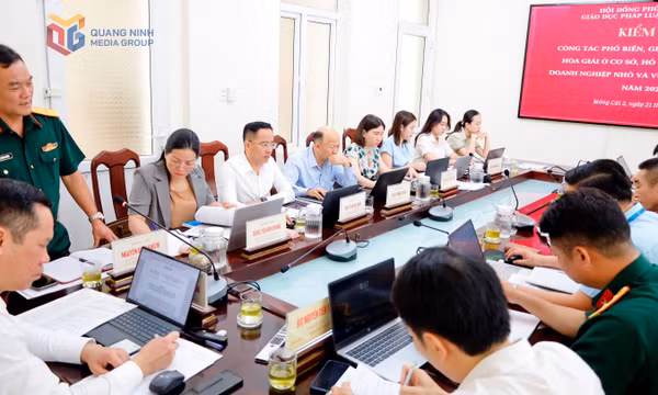 Đoàn công tác Hội đồng phổ biến giáo dục pháp luật tỉnh kiểm tra tại phường Móng Cái 2