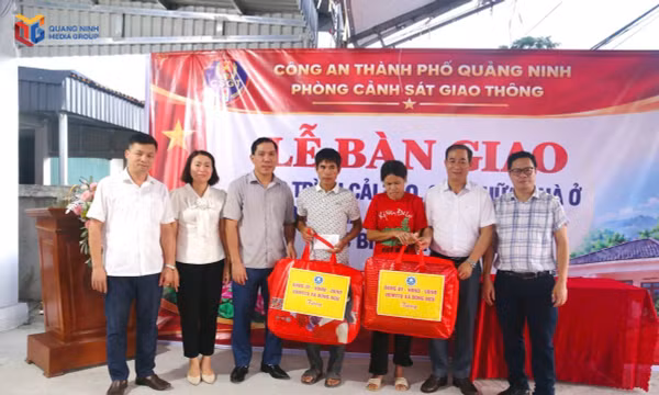 Sửa chữa nhà ở cho gia đình đặc biệt khó khăn xã Đông Ngũ