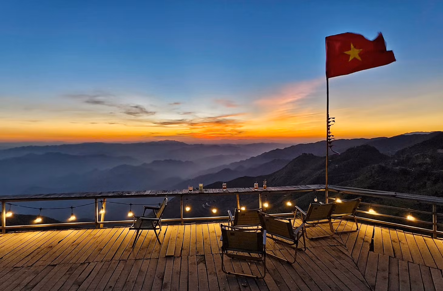 Khe Cải là địa điểm lý tưởng cho ai muốn bắt trọn những khoảnh khắc kỳ diệu của Tây Bắc thơ mộng lúc hoàng hôn và bình minh. Nơi đây còn có nhiều khu vực cắm trại thuận tiện, giúp hành trình khám phá Tà Xùa đáng nhớ hơn bao giờ hết.