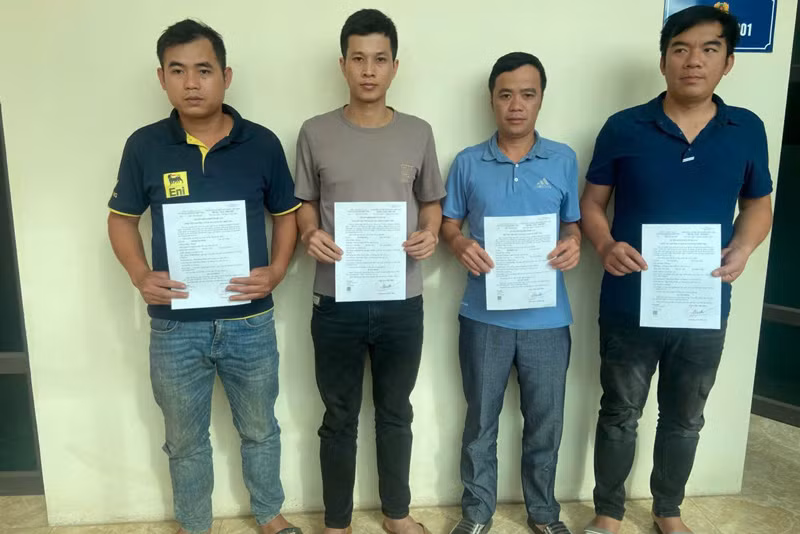 Nhóm đối tượng bị khởi tố về tội lừa đảo chiếm đoạt tài sản. Ảnh: Công an Lào Cai
