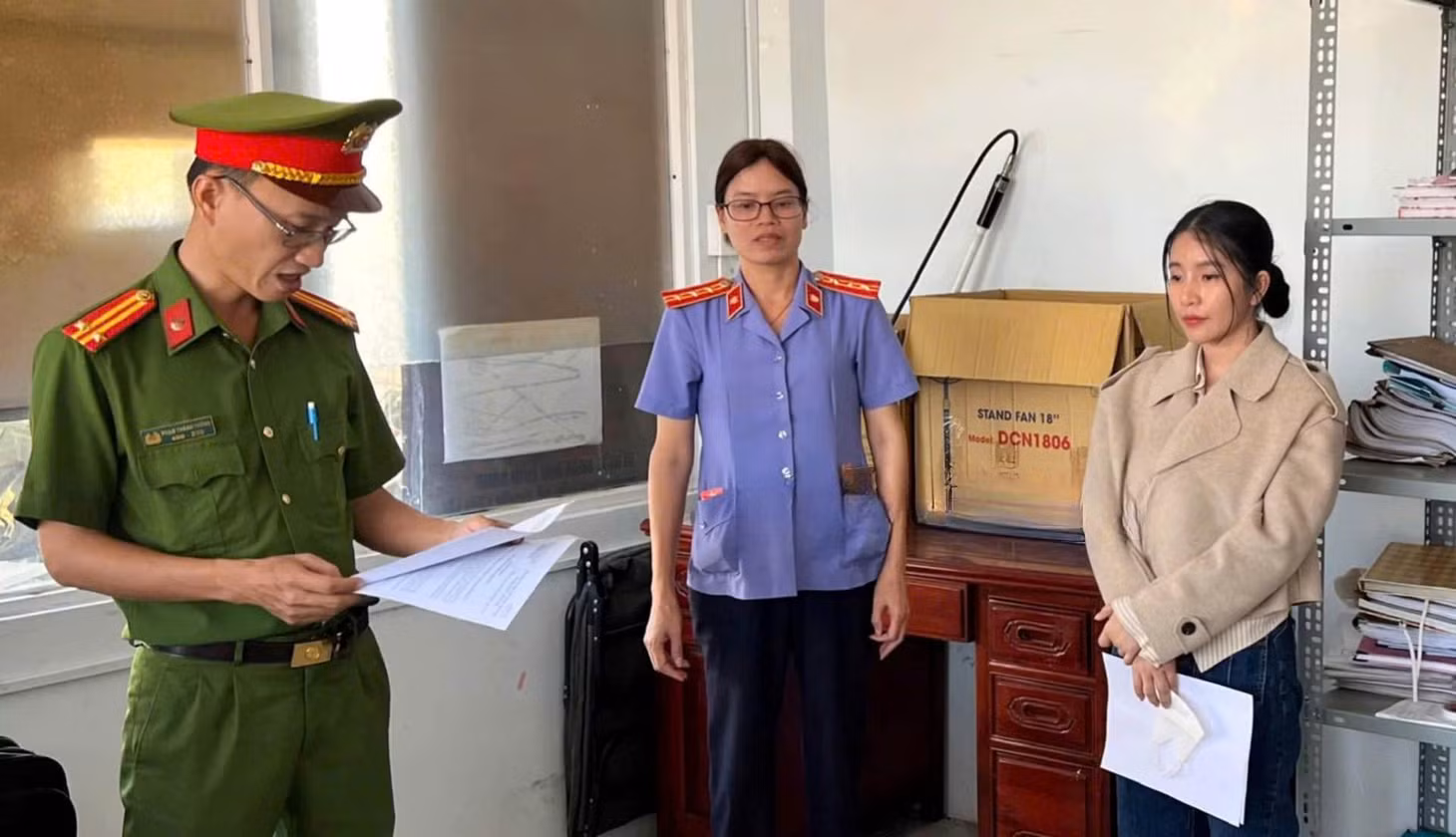 Cơ quan Cảnh sát điều tra Công an tỉnh Bình Dương khởi tố bị can, lệnh bắt bị can để tạm giam đối với Nguyễn Giang Vũ Vi. Ảnh: Công an Bình Dương