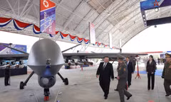 Ông Kim Jong Un dự triển lãm UAV, kêu gọi đẩy mạnh phát triển công nghệ