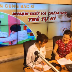 CHUYỆN CÙNG BÁC SĨ: Nhận biết và chăm sóc trẻ tự kỉ 