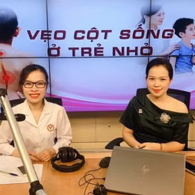 Chuyện cùng bác sĩ: Phục hồi chức năng vẹo cột sống ở trẻ nhỏ