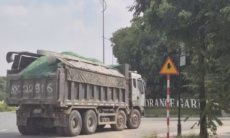 Cảnh sát giao thông tăng cường kiểm soát xe chở quá tải trên địa bàn xã Sơn Đồng