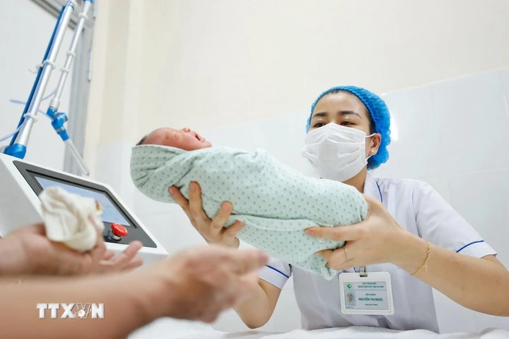 Phòng chăm sóc trẻ sơ sinh Bệnh viện Phụ sản Hà Nội. (Ảnh: Minh Quyết/TTXVN)