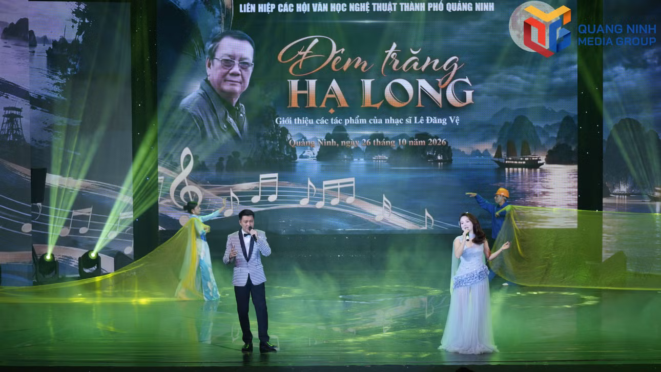 Màn song ca của Đức Trọng - Hồng Nhung trong ca khúc Tình yêu biển và than.