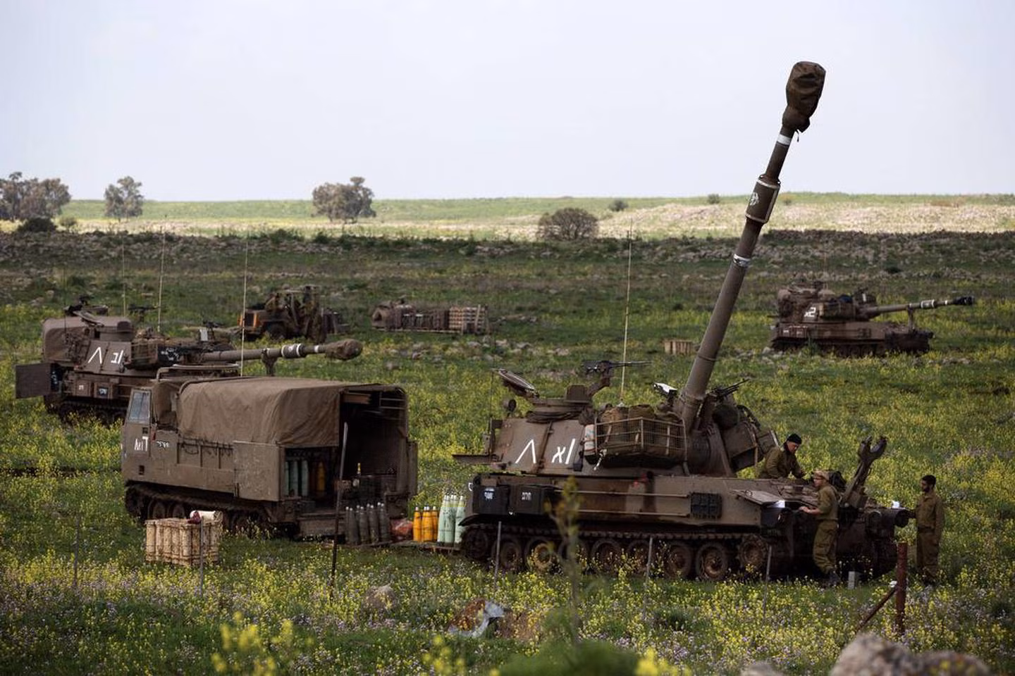 Một đơn vị pháo binh của Israel triển khai ở Cao Nguyên Golan giáp biên giới Syria. Ảnh: AFP