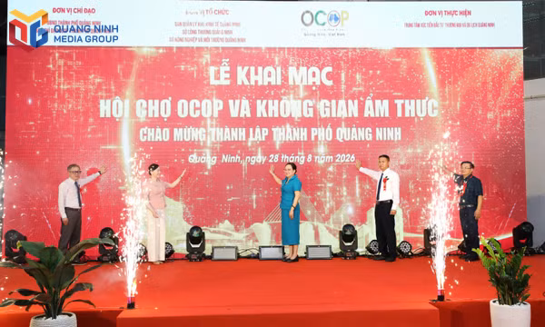 Khai mạc Hội chợ OCOP và Không gian ẩm thực chào mừng thành lập thành phố Quảng Ninh