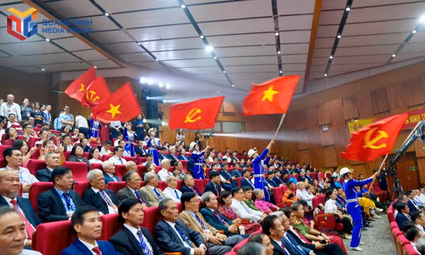 Hân hoan, tự hào về một thành phố Quảng Ninh phát triển toàn diện, hội nhập
