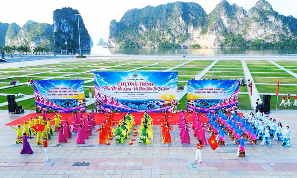 Hơn 1.200 phụ nữ tham gia chương trình “Phụ nữ Hạ Long - Vũ điệu bên bờ di sản”