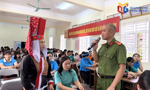 Tạo sức mạnh từ dân chủ cơ sở