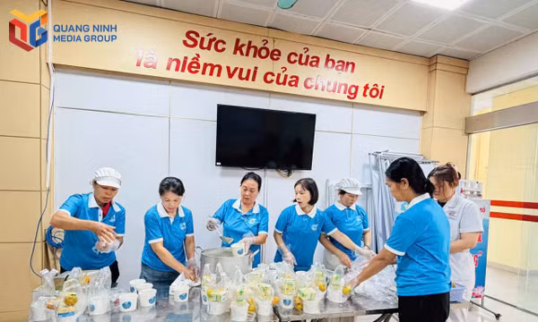 Những suất cháo ấm lòng người bệnh
