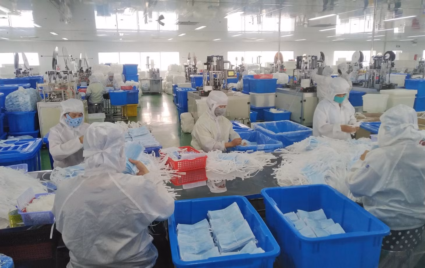 Doanh nghiệp mong chờ gói hỗ trợ hiệu quả thực thi nhanh chóng. Ảnh: TTXVN.