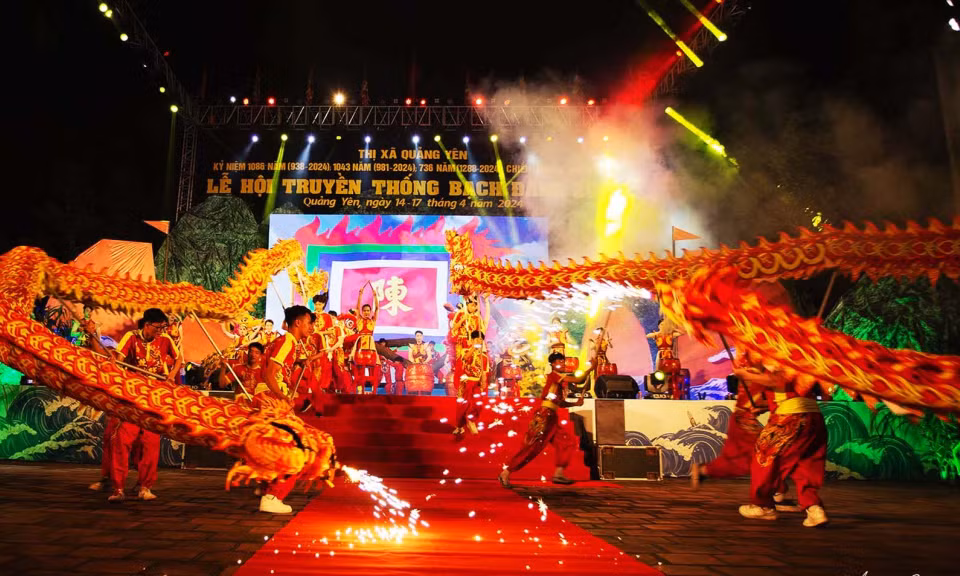 Tưng bừng khai hội truyền thống Bạch Đằng năm 2024 