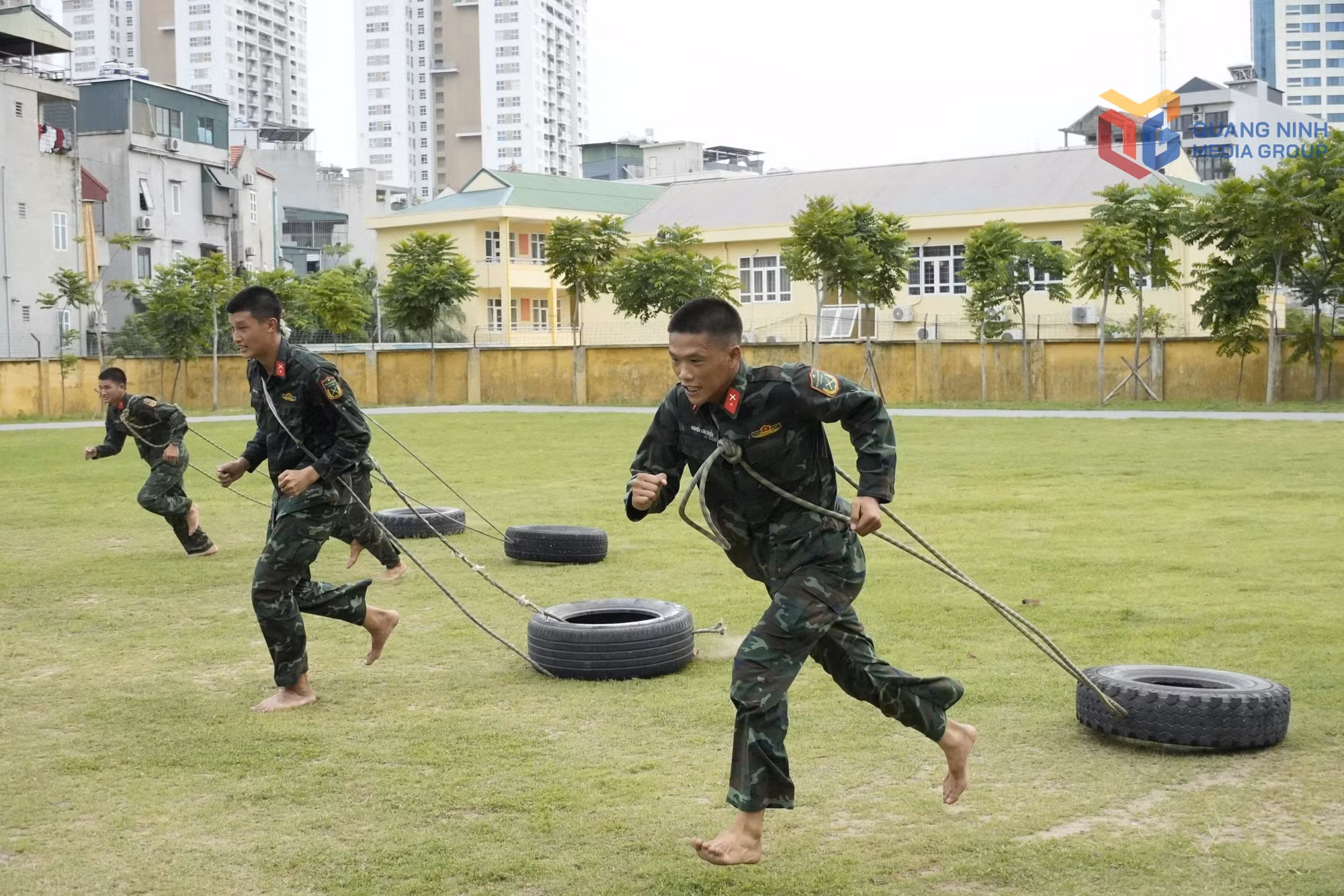 huan-luyen-chien-si-tai-dai-doi-trinh-sat-co-gioi-bo-chqs-thanh-pho-1139.jpg