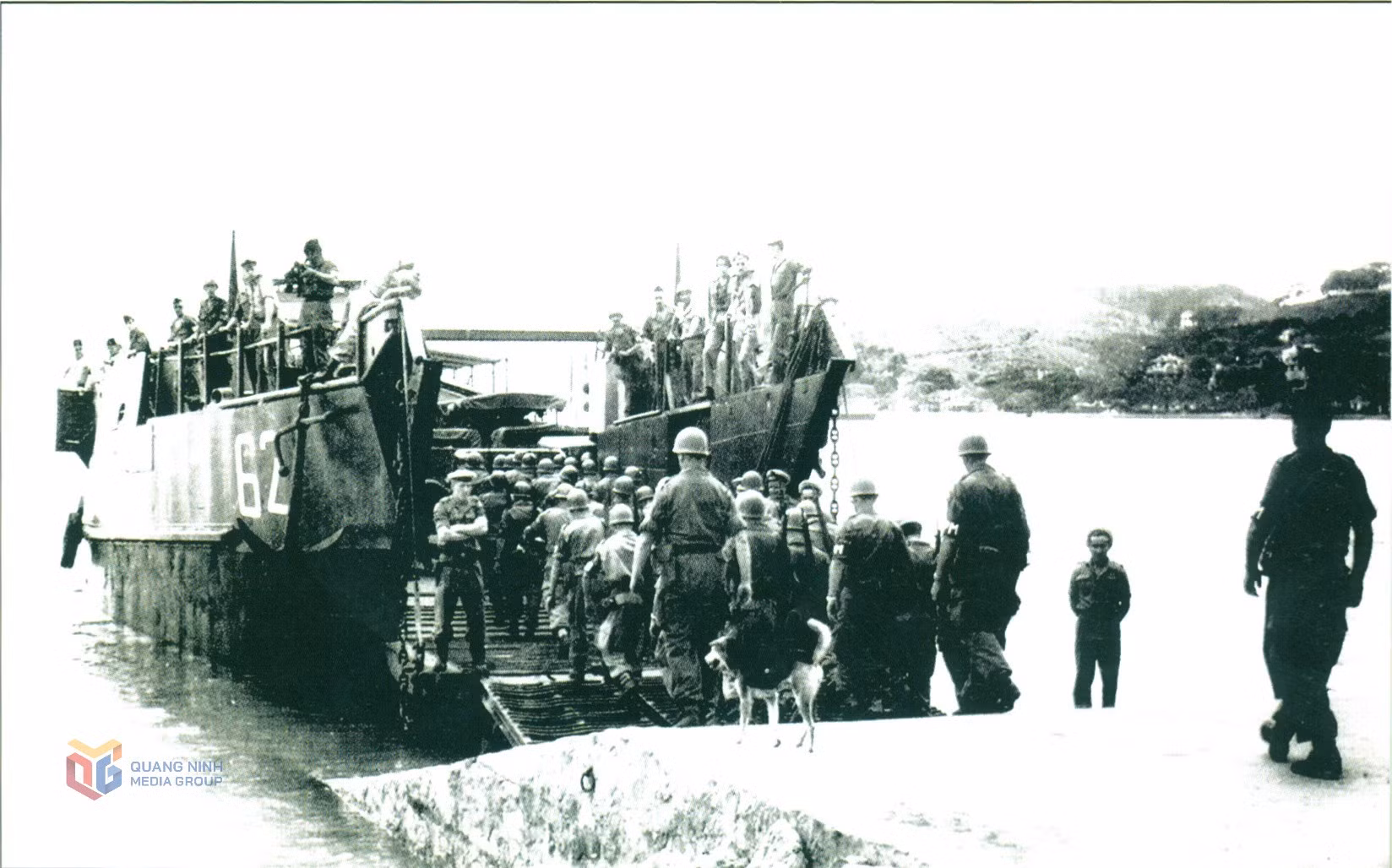 quan-phap-rut-khoi-khu-mo-tai-ben-pha-bai-chay-24-4-1955-anh-tu-lieu-3919.jpg