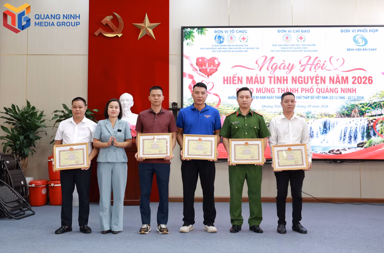 bqn_tl_khen-thuong-cho-cac-ca-nhan-co-thanh-tich-xuat-sac-trong-phong-trao-van-dong-hien-mau-tinh-nguyen-nam.jpg