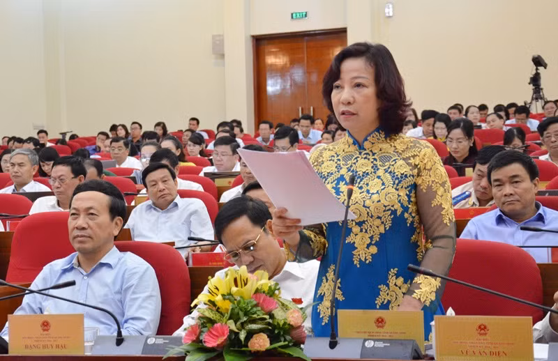 Phó Chủ tịch UBND tỉnh Vũ Thị Thu Thủy trả lời về quản lý hoạt động du lịch.