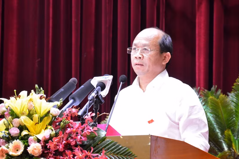 Giám đốc Sở Y tế Vũ Xuân Diện trả lời chất vấn của đại biểu.
