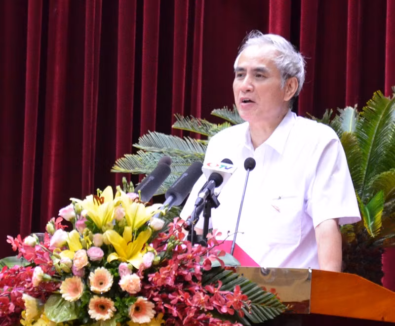 Đại biểu Bùi Văn Cẩn, Tổ Vân Đồn phát biểu.