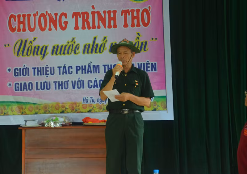 Một tiết mục ngâm thơ trong chương trình 