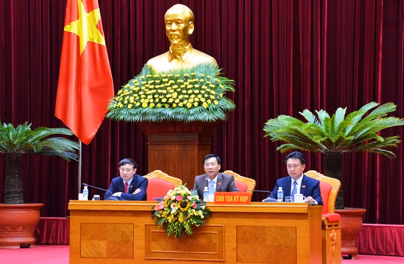 Chủ toạ điều hành phiên họp.
