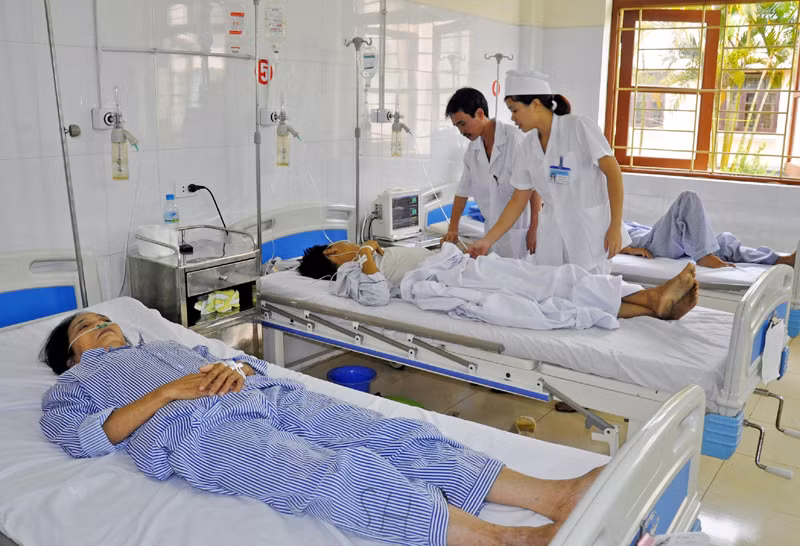 Chăm sóc sức khoẻ cho bệnh nhân tại Bệnh viện Đa khoa khu vực Tiên Yên.