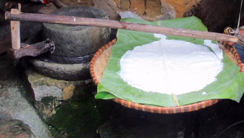 Người Tày vẫn thích làm bánh phở bằng thủ công
