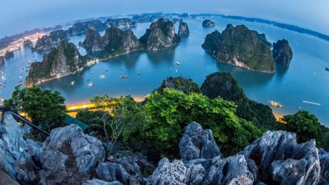 Hạ Long sở hữu nhiều lợi thế thu hút các ông lớn bất động sản.